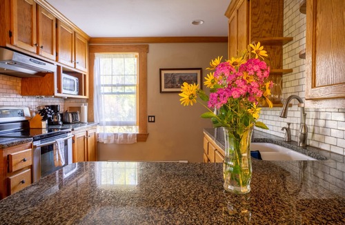 Eastern Vermont House | Hyde Park Village Home near STOWE - 4BR bedroom