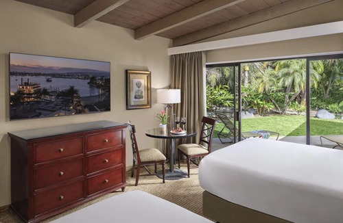 Central Mission Beach Hostel | Ideal Mix of Comfort and Value! 3 Garden View Units, Free Parking, Outdoor Pool