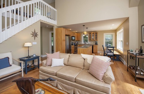 Enfield House | Immaculate Waterfront Cottage - Activities Galore for the Entire Family