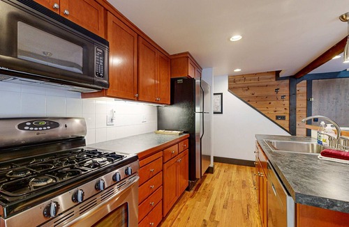Overlook Park Cabin | in Sunriver with SHARC amenities, washer&dryer, & dog-friendly