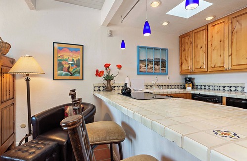 Northeast Santa Fe Hotel | Incredible Downtown Location, Beautiful Fort Marcy Condo
