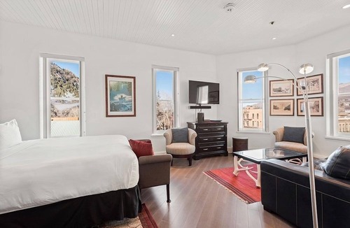 Downtown Hotel | Independence Square Unit 303 | Corner Studio with Premier Finishes, Downtown Location