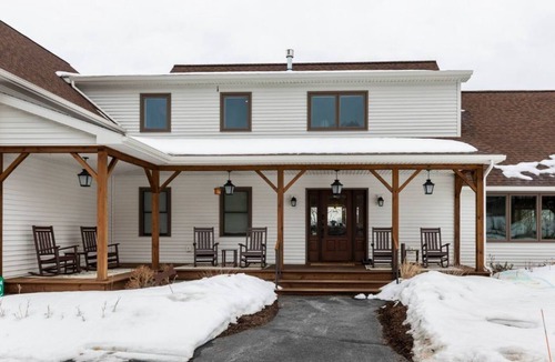 Essex Junction Apartment | Inn at 84 Honeycrisp: 1 King BR private bath with sofa
