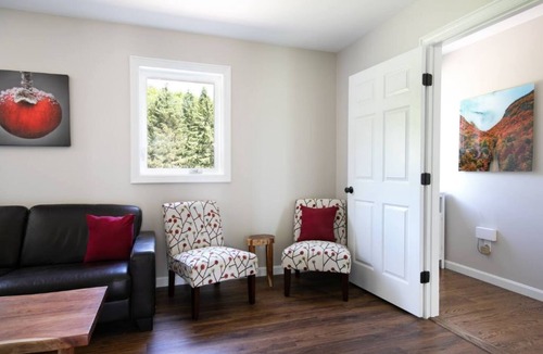 Essex Junction Apartment | Inn at 84 McIntosh: Cozy 1BR private entrance/bath