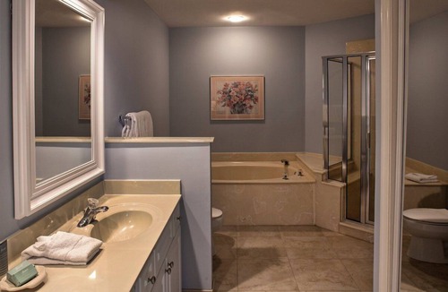 Shipyard Plantation Resort | Inside The Shipyard gated community near Coligny Beach, Sleeps 6: 2BR/2BA, Bikes