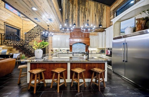 Pickens House | Inspiration Point | 6 King Suites, 2 Bunk Rooms, Pool, 2 Hot Tubs, Pickleball & Creek Views