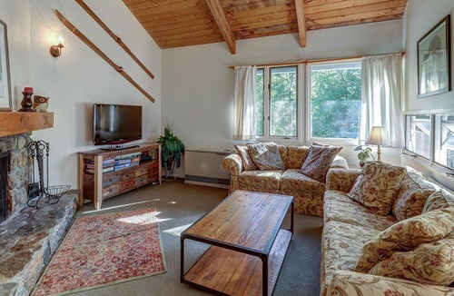 Warren Apartment | Inviting Alpine condo w/ 3 pools, tennis, game room, gym, & hot tub