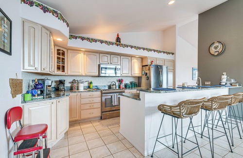 Great Falls Cottage | Inviting Great Falls Home w/Wraparound Deck!
