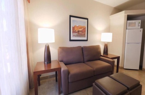 Oak Creek Apartment | Inviting Sedona Studio w/Kitchenette, BBQ Area & Poolside Fun