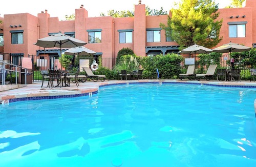 Oak Creek Apartment | Inviting Sedona Studio w/Kitchenette, BBQ Area & Poolside Fun