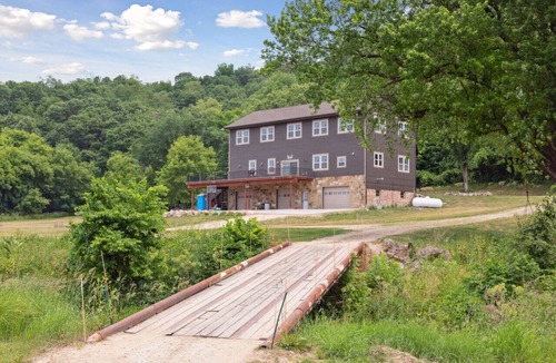 Bay City House | Isabelle Creek Haven - Ultimate Group Getaway