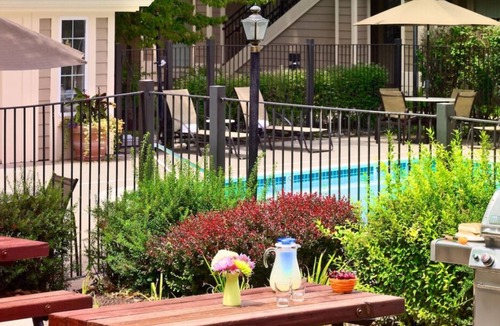 Eagan House | Just What You Were Looking For! Onsite Pool, Free Parking, Pets are Welcome!