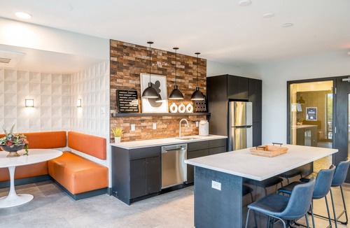 Harrison Apartment | Kasa Bryn Mawr Minneapolis