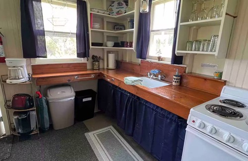 South Hero Cottage | Keeler Bay Lakefront 1BR Cottage - Otter Creek -