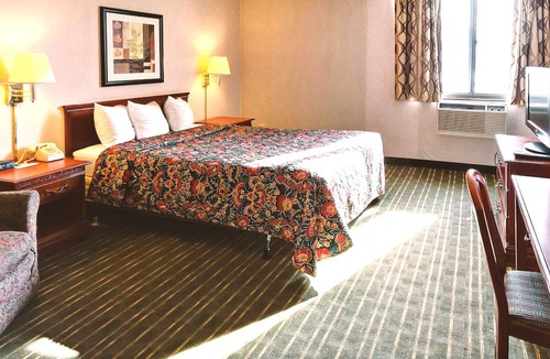 Roseville House | Key Inn Roseville - 1 Queen Bed Non-Smoking