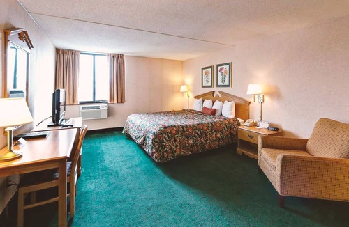 Roseville House | Key Inn Roseville - 1 Queen Bed Non-Smoking