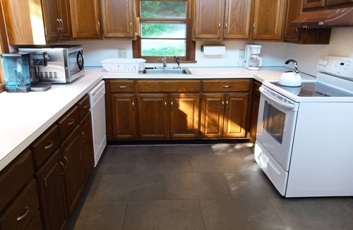Pittsfield House | Killington area home - 4-seasons & hot tub. Sleeps 13+