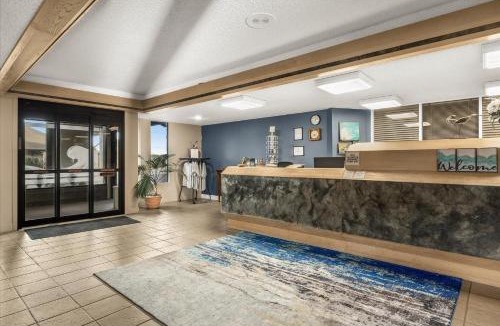 Ocean Shores House | King Bed Studio with Kitchenette - Pool and Hot Tub
