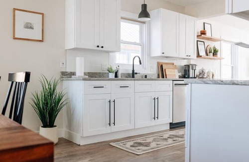 Midway House | King beds, central location, entire house. Perfect for family gathering!