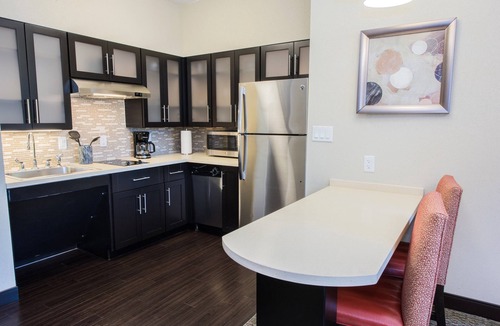Newtonville Apartment | King Studio Near ALB, Downtown + UAlbany | Pool Access, Free Breakfast!