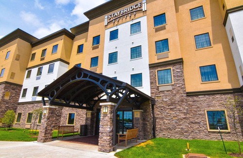 Lafayette Apartment | King Studio Only 5 Miles from Purdue University. Free Breakfast. Pool.