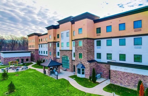 Lafayette Apartment | King Studio Only 5 Miles from Purdue University. Free Breakfast. Pool.