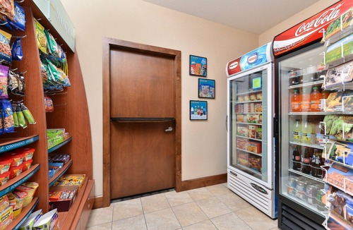 Northeast Heights Condo | King Suite | Free Breakfast Buffet! Pool + Hot Tub Access