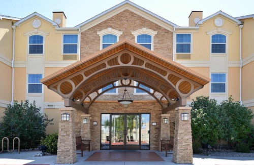 Northeast Heights Condo | King Suite | Free Breakfast Buffet! Pool + Hot Tub Access