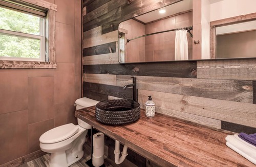 Prescott Apartment | Kitchen & Cozy Living | Free Parking