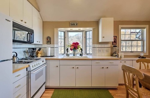 Arroyo Seco House | La Casita - a writer's cottage