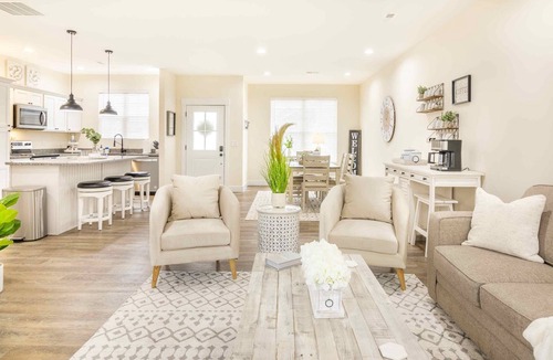 Dry Ridge House | La Fleur, Exquisite New Home Close To The Ark.