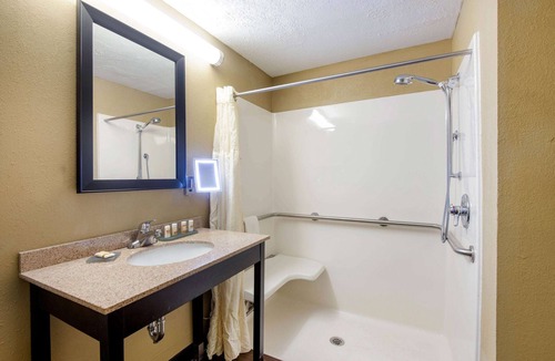 Elkview Hotel | La Quinta Inn & Suites by Wyndham Elkview - Charleston NE