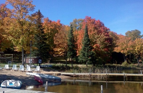 Phelps Condo | Lake Access Condo in Eagle River w/complimentary kayaks, canoes, and row boats.