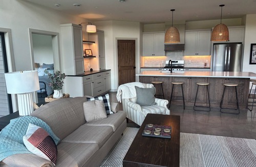Cushing House | Lake Alexander + Sleeps 4 Families + Lakeside + Fire Pit