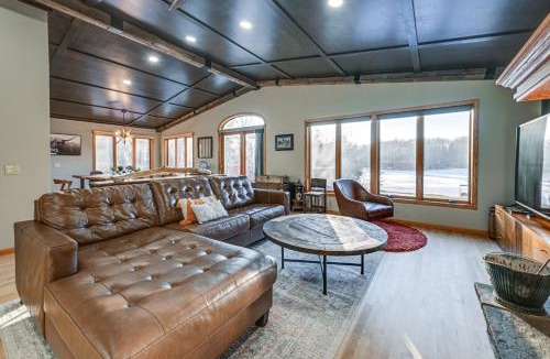 Neillsville House | Lake Arbutus Cabin Private Deck and Hot Tub!