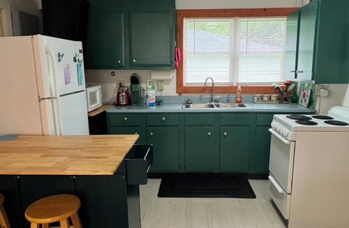 Alburg Cottage | Lake Champlain 2-bedroom cottage with kayaks and bikes in beautiful Alburgh.
