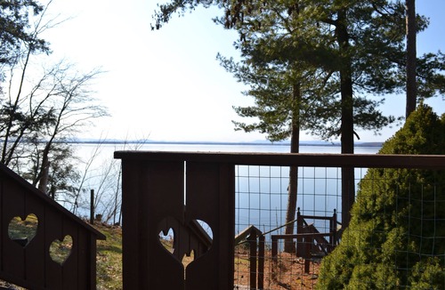 St. Albans Cabin | Lake Champlain house: sunsets, mountains, fishing