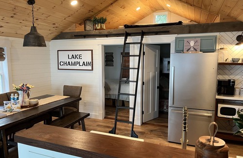 Swanton Cottage | Lake Champlain Waterfront: Renovated Cottage, Sunsets, Kayaks & Paddle Boards!
