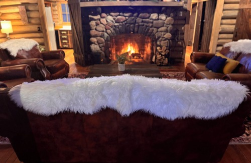 Duluth House | LAKE FRONT Beautiful Secluded Log Lodge Dog-Kid Friendly Sauna Views