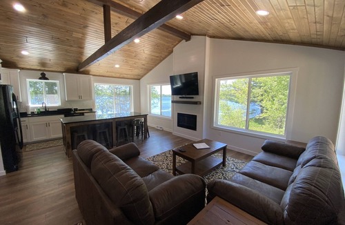 Holcombe Cabin | Lake Holcombe Lakehouse + Party Shed
