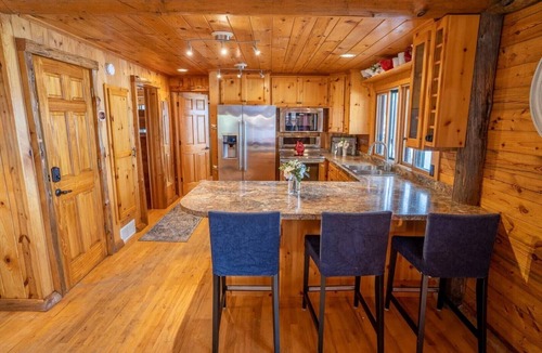 Roseville Cabin | Lake Living in the heart of Twin Cities~Quiet, Relaxing Getaway~