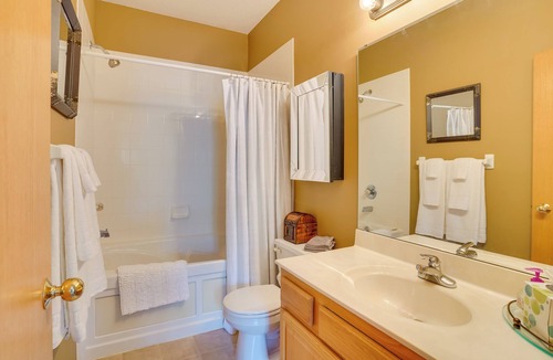 Navarre House | Lake Minnetonka Area Townhome < 1 Mi to Boat Ramp!