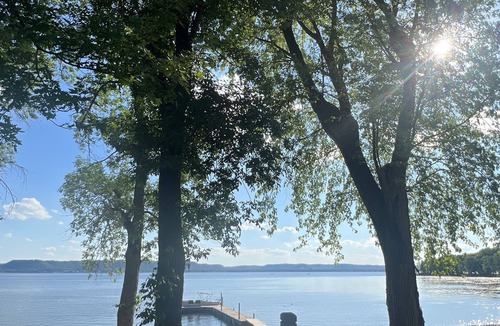 Pepin House | Lake Pepin lakehouse on Private Beach: Dock, Kayaks, Paddleboards.& Peddle Boat…