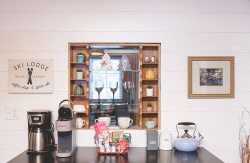 Cumberland House | Lake Street Retreat: Charming Getaway with Stunning Lake View Sunsets