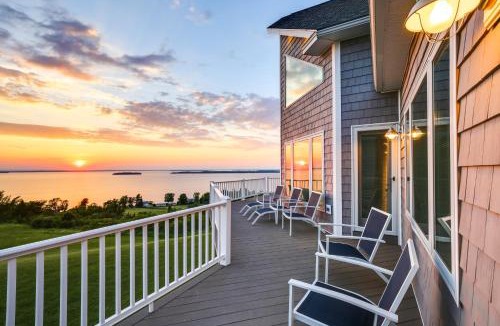 St. Albans House | Lake View Champlain Home with Hot Tub and Sauna!