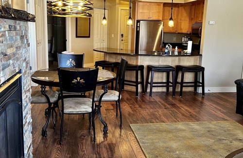 Birchwood Condo | Lakefront 1BR Condo with Indoor Pool/Hot Tub - Tagalong Resort 431A