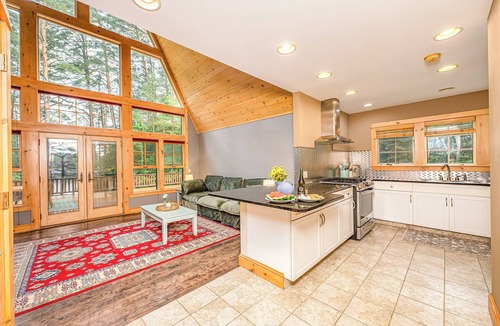 Owls Head House | Lakefront 2 Bedroom Adirondack A Frame Chalet