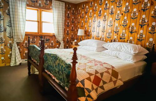 Saranac Lake House | Lakefront Adirondack Cabin - Dock - Canoe - 10 min to Lake Placid