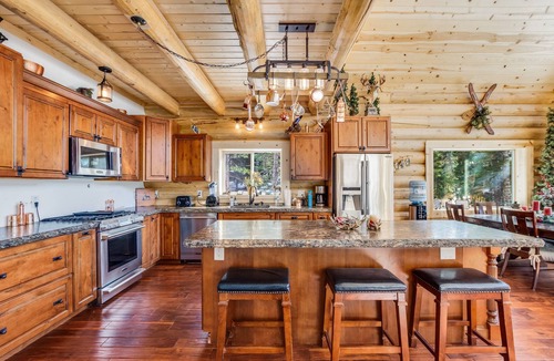 Saint Mary's Cabin | Lakefront Cabin in St. Mary's Glacier, Idaho Springs