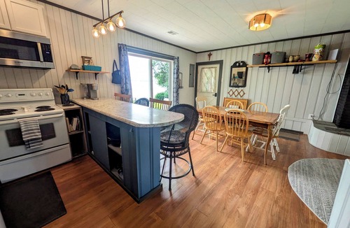 Alburg Cottage | Lakefront Cottage: Amazing Mountain Views Directly on Lake Champlain